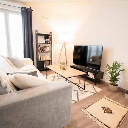 Joli Studio Tout Confort A 2 Pas De La Gare 프와시 외부 사진