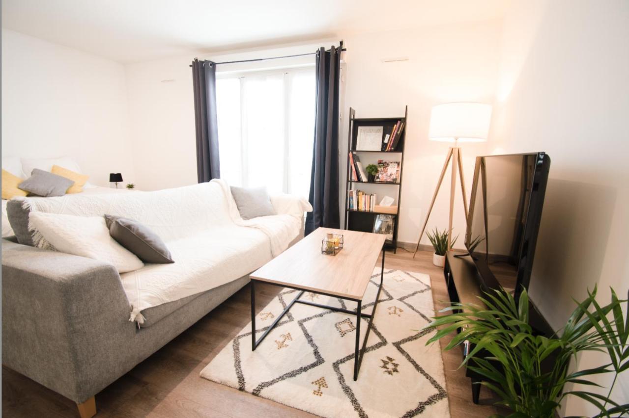 Joli Studio Tout Confort A 2 Pas De La Gare 프와시 외부 사진